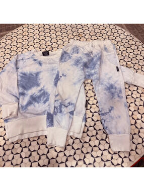 Little bipsy tie dye blue white set